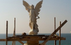 Udi Aloni, "Angel under construction", Jaffa, see also: http://localangel.udialoni.com/